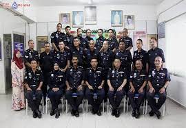Tindakan dan arahan dari timbalan pendakwa raya pun kita belum perolehi, jadi macam mana kita nak tahu dia dah dibayar ke belum? Polis Melaka Acp Afzanizar Bin Ahmad Ketua Polis Daerah Melaka Tengah Mengadakan Lawatan Ke Balai Polis Ayer Keroh ÙÙŠØ³Ø¨ÙˆÙƒ