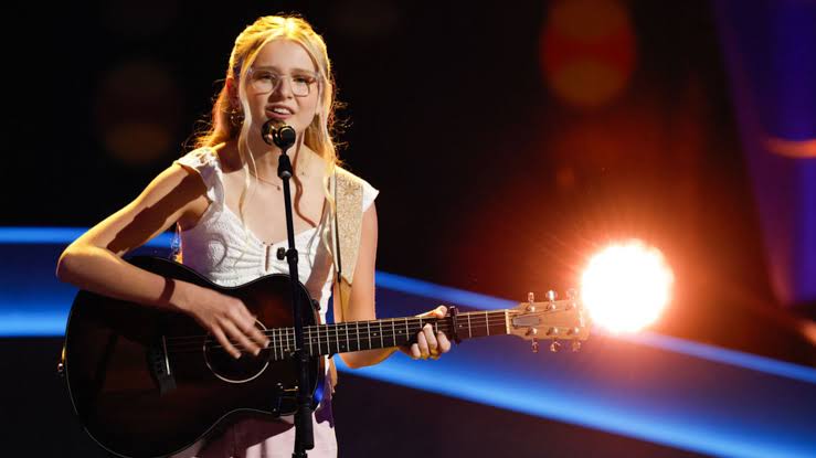 What's Happening Here?!”: 14-Year-Old Stuns Kelly Clarkson and Queen  Latifah on 'The Voice' - American Songwriter