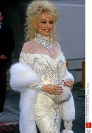 Dolly Parton genom tiderna: kläderna vi aldrig glömmer | ELLE