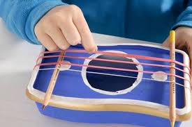 Gummi Gitarre Schritt 3 Instrumente Basteln Musikinstrumente Basteln Instrumente Selber Bauen