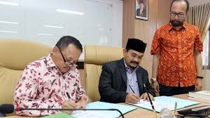 1) berbicara dan menulis dalam bahasa indonesia yang baik dan benar. Jadikan Bahasa Daerah Di Aceh Sebagai Bahasa Resmi Serambi Indonesia