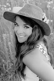 Lori Shue's Instagram, Twitter & Facebook