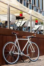 Urban Bike Indy White 8 Gang Gates Carbon Drive Vintage Fahrrad Fixie Fahrrad Fahrrad Fahren