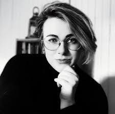 Dani Knox's Instagram, Twitter & Facebook