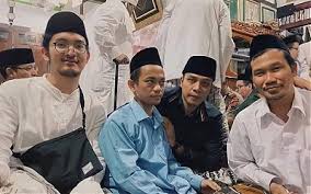 Ahmad djazuli utsman pada tahun 1925. Gus Baha Keutamaan Seorang Buruh Hikmah Laduni Id