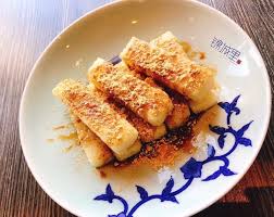 fried rice cake with brown sugar ingredients sticky rice brown sugar syrup soybean powder fried rice cakes are a sugar ingredients food brown sugar syrup