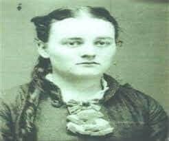 هيتي_غرين .. ثروتها أكثر من 2,3 تريليون دولار ، ولم تغيّر لباسها الداخلي  منذ أن بلغت سن الـ 16 عشر وحتى وفاتها . وتسببت ببتر ساق إبنها لأنها أصرت  على البحث عن