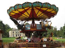C'est le roi du jardin, le napoléon des manèges, un chef d'œuvre des arts forains. Jardin Botanique Le Carrousel