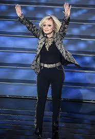 Scritto il gennaio 7, 2020. Sanremo 2020 I Look Della Prima Serata Rita Pavone Dilei