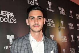 Hot shirtless body and hairstyle pics on newest tv shows. Alejandro Speitzer 2017 Pictures Photos Images Zimbio