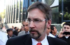 DONALD TRUMP VIENE POR TODO: JOHN ACKERMAN