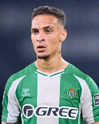 Thomas Partey has invented a new style of defending. 🤣