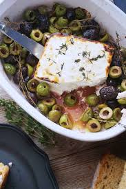Feta Au Four Aux Olives Au Thym Et Au Miel Est Votre Nouvel Aperitif Prefere Parfait Pour En 2020 Recettes De Cuisine Cuisine Et Boissons Nourriture