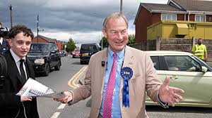 Rupert Lowe offers alliance with Nigel Farage to unite Britain's hard right  | Euronews