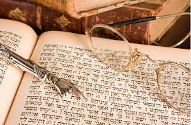 Výslovnost chag sameach s 3 audio výslovnosti, 3 významy, 1 překlad, a více chag sameach. October 13 2017 Greeting To Our Jewish Friends We Would Like To Say Chag Sameach Or Happy Holiday Please Enjoy Simchat Torah Simchat Torah Torah Jewish