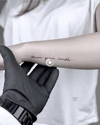 Büyük dövmelerden hoşlanmıyorsanız ve ilk dövmeniz için karar vermekte zorlanıyorsanız, bilek dövmeleri kararınızda mutlaka etkili olacaktır.i̇şte birbirinden güzel bileğe dövme modelleri. Home Page Bi4concept Bi4decor Inspiration Tattoos Minik Dovmeler Mini Tattoos