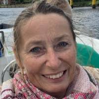 100+ perfiles de «Steinau»