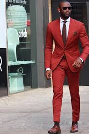 Costume déguisement costume belgique noir jaune rouge adulte homme luxe, livré sur cintre. Comment Porter Un Pantalon Rouge Homme Psm