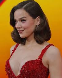 Hailee Steinfeld Official Fans