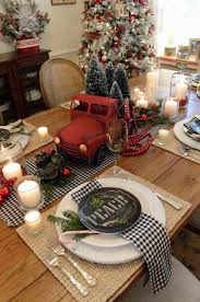 Centre De Table Noel A Faire Soi Meme Vieux Jouet Camionnette Deco Ludique Decoration Table De Noel Table De Noel Deco Table Noel