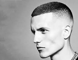 Coupe de cheveux homme noir américain dégradé avec vagues. 10 Idees De Coupes Pour Cheveux Courts Undercut Fade Hairstyle Fade Haircut Haircuts For Men