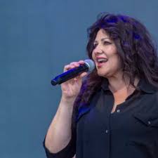 Už žádné uzavírání škol, restaurací, provozoven, divadel, kulturních, sportovních i dalších akcí. Ilona Csakova Miri Do Politiky Kandidovat Bude Za Volny Blok Cnn Prima News