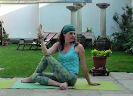 Ich bin seit circa einem jahr im yoga inn und bin super begeistert. Lehrer Und Stundenbeschreibung Yoga Julia Jager