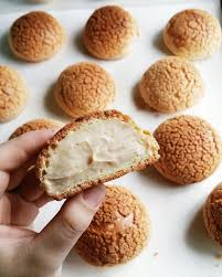 Choux Au Craquelin With Vanilla Cream Pateachoux Craquelin Choux Creampuff Dessert Pastry Yummy Food Homemade Vanilla Makanan Manis Makanan Resep