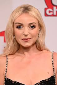 Lorraine Kelly is effortlessly elegant in khaki shirt dress