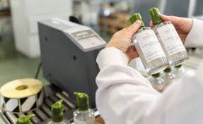 Pour Les Soignants Le Groupe Yves Rocher Delivre Des Gels Des Produits Desinfectants Et Des Cremes Rennes Infos Autrement