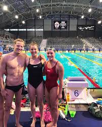 Ze is houdster van het wereldrecord op de 50 meter rugslag. Kira Toussaint Getting Race Ready Finaworldcup Facebook