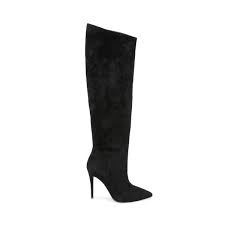 He also has a somewhat dirty side, but that only comes out if he really likes you. Dakota Black Steve Madden Europe