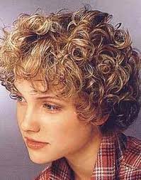 15 trending short curly hairstyles for 2021. Woman Short Curly Hairstyles With Big Curls Short Natural Curly Hair Curly Hair Styles Curly Hair Styles Naturally