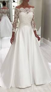 Diversi vestiti da sposa tra cui scegliere. Aus Der Schulter Langarm Einfache Brautkleider Beachwedding Beachwedding Hochzeitskleid Abiti Da Sposa In Raso Abiti Da Sposa Abiti Da Sposa Semplici