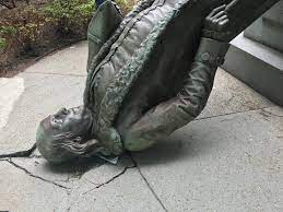 Ben Franklin Statue Takes A Tumble - The Boston Globe