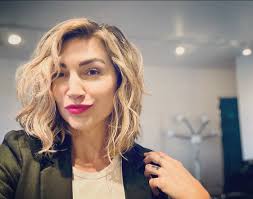 It's been a while since I have reintroduced myself here! I'm Kelly, owner  and stylist at Charleston Cut Shop! 🤍 Here's a few tidbits about me… I was  born and raised in