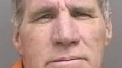 Manitowoc man arrested after pointing gun at officers, trying to flee