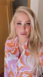 Encarga un vídeo personalizado de Laura Gadea