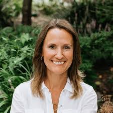 Elizabeth Scarborough's Instagram, Twitter & Facebook