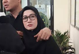 Lyra Virna Hamil Anak Fadlan Muhammad Begini Reaksi Sang Ibunda Tabloidbintang Com Line Today