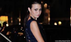 Model malaysia yang tewas tanpa busana dari lantai 20 terungkap sudah alasan mengapa ivana esther robert smit ditemukan meninggal dunia dalam kondisi tanpa. Malaysiakini Dutch Model S Family Files For Revision Of Misadventure Ruling