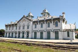 During its short existence, the club reached the highest stage in romanian football, liga i, playing for a season in this first tier. Rusine NaÅ£ionalÄ GÄrile Dintre Pitesti Si Curtea De Arges Pe Unde Va Trece Trenul Regal Cu Sicriul Regelui Mihai Sunt Inchise Si LÄsate In ParaginÄ Universul Argesean