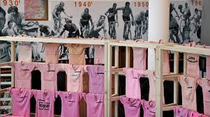 Colored pink as a nod to the gazzetta dello sport newspaper which established the race in 1909, the giro's leader jersey, the maglia rosa, is one of cycling's greatest prizes and most iconic symbols. Capovelo Com A Concise History Of The Giro D Italia S Maglia Rosa Pink Jersey