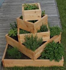 Krauterpyramide In 2020 Gartenprojekte Mit Holzpaletten Garten Zimmerpflanzen Dekor