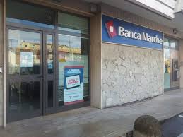 Nel mirino anche qualche sportello etruria e diversi sono in corso a bergamo le trattative dei sindacati con i vertici di ubi banca che ha incorporato le good bank nate dopo il crac di banca marche, etruria. Rapina Alla Banca Delle Marche Di Marotta Agguato Ai Dipendenti Un Arresto Occhio Alla Notizia