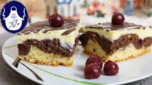 Die fertigstellung der donauwellen mit kirschen die fertige creme auf den ausgekuhlten kuchen auftragen. Klassische Donauwellen Kuchen Vom Blech Selber Backen Schneewittchenkuchen Ein Altes Rezept Youtube