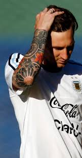 Poco a poco el jugador ha ido cubriendo su brazo y pierna de tinta, hasta casi tenerlas cubiertas en su totalidad. El Mundo Deportes On Twitter Video El Retablo De Messi Un Tatuaje Por Barcelona Otro Por El Talento Por Rosario Http T Co D6q27m66s1 Http T Co Cxvovre1vk Twitter