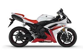 Yamaha yzf r1m is a sports bike it is available in only one variant and 2 colours. Yamaha R1 Our Complete Buyers Guide 1998 Today Motofomo