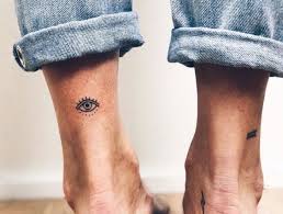 1001 Idees Pour Un Petit Tatouage Minimaliste Et Charmant Petit Tatouage Tatouage Minimaliste Small Tattoos Men