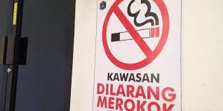 Kesempatan ini kami posting salah satu situs yg cukup bagus mengulas tentang poster larangan untuk kawasan dilarang merokok. Download Cepat Himpunan Contoh Poster Rokok Yang Power Dan Boleh Di Muat Turun Dengan Cepat Gambar Mewarna